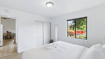 2 chambres, fer et planche à repasser, accès Internet, draps fournis