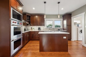 Fridge, microwave, oven, stovetop - Charm & Modern 1920s Craftsman Vintage Comfort (San Jose)