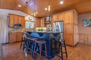 Fridge, microwave, oven, stovetop - Cozy Cottonwood - Hot Tub! (Tahoe Vista)