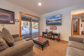 Smart TV, fireplace - Cozy Cottonwood - Hot Tub! (Tahoe Vista)