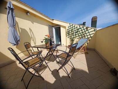 Apartment 500 m from the Guardia di Finanza Barracks Between Sky and Sea