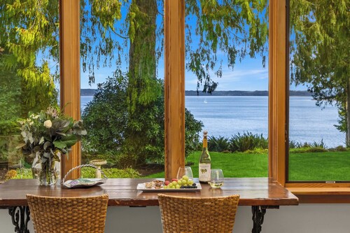 Bainbridge Is waterfront lodge w private beach access and extensive amenities