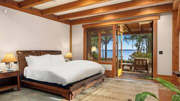 6 bedrooms, iron/ironing board, WiFi, bed sheets