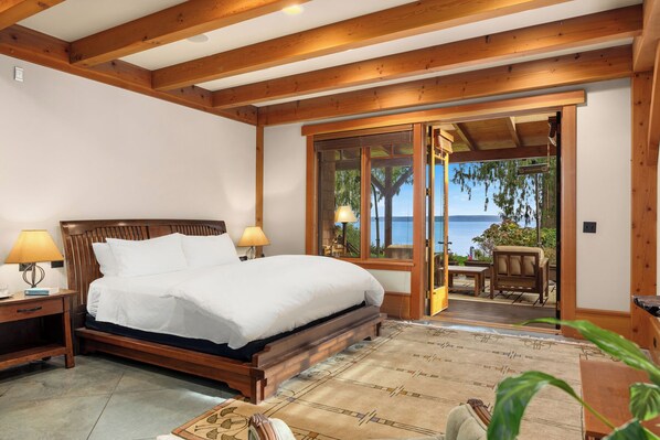 6 bedrooms, iron/ironing board, WiFi, bed sheets