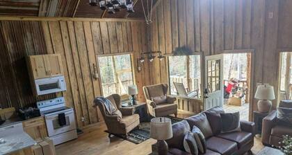 Hidden Oaks Grand Cabin #1