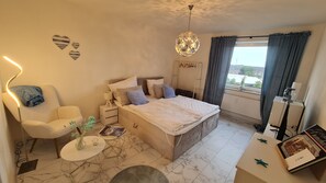 2 bedrooms, WiFi, bed sheets - DEICHLIEBE 1 - fantastic view, own garage & contactless check-in (Bremerhaven)