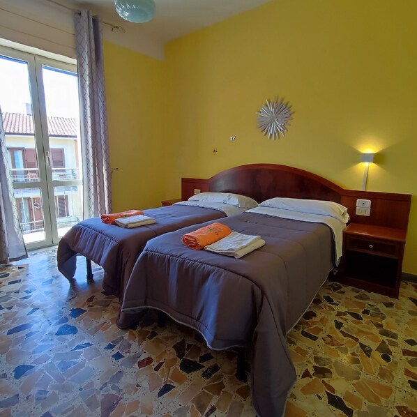 3 dormitorios, tabla de planchar con plancha, wifi gratis y ropa de cama