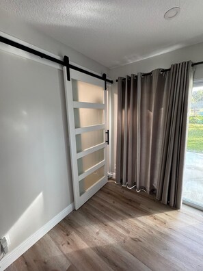 Interior - Charming woodsy in Westlake area (Westlake)