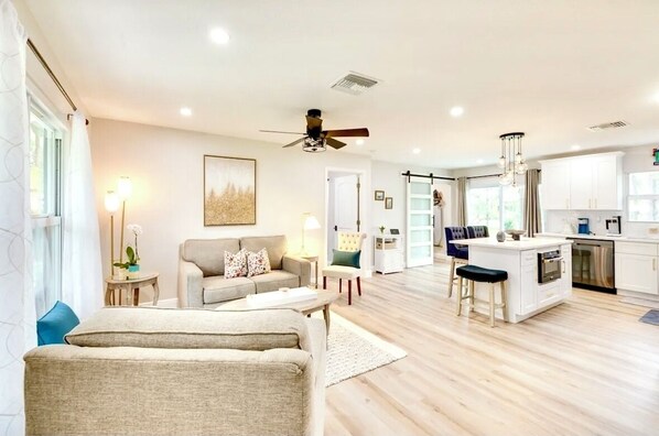 TV - Charming woodsy in Westlake area (Westlake)