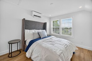 1 quarto, escrivaninha, ferros/tábuas de passar roupa, Wi-Fi de cortesia
