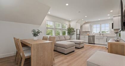 New Build- Carriage House.. 1 bedroom, den, kitchen. Half mile to ND. Sleeps 4/5