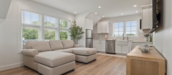 New Build- Carriage House.. 1 bedroom, den, kitchen. Half mile to ND. Sleeps 4/5