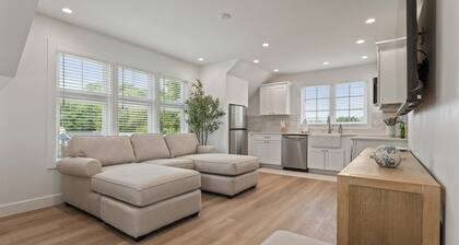 New Build- Carriage House.. 1 bedroom, den, kitchen. Half mile to ND. Sleeps 4/5