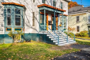 Exterior detail - Wander & Wonder: A Hidden Gem in Portland’s Heart (Portland)