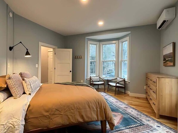 1 bedroom, free WiFi, bed sheets - Wander & Wonder: A Hidden Gem in Portland’s Heart (Portland)