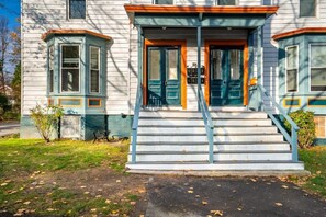 Exterior detail - Wander & Wonder: A Hidden Gem in Portland’s Heart (Portland)