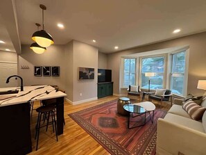 Smart TV - Wander & Wonder: A Hidden Gem in Portland’s Heart (Portland)