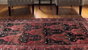 A room with two armchairs, a small table with a lamp, and a patterned rug. - Large Farmhouse with expansive views, firepit 15 min north of Keene (Walpole)