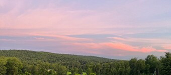 Large Farmhouse with expansive views, firepit 15 min north of Keene