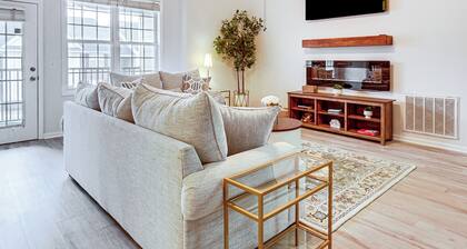 9 Mi to Dtwn Fayetteville: Condo w/ Pool Access!