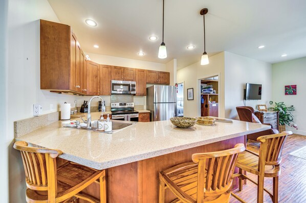 Fridge, microwave, stovetop, coffee/tea maker