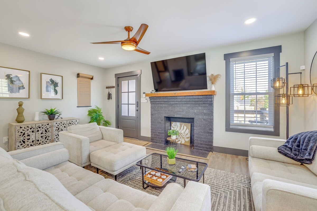 4 Mi to Liberty Bridge: Greenville Getaway w/ Deck