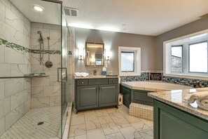Hair dryer, towels - Hot Tub + Mtn Views! Rumbling Bald Resort Cabin (Lake Lure)