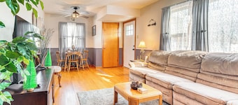 < 1 Mi to Route 66: Home w/ Large Yard!