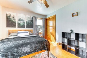 3 Schlafzimmer, Schreibtisch, Bügeleisen/Bügelbrett, WLAN