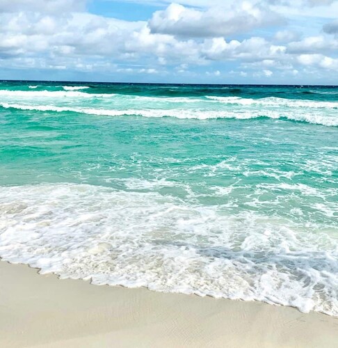 Great Condo DESTINation Paradise, Pool & Gym.