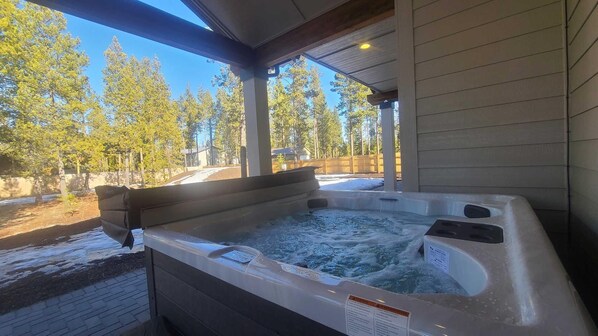 House, Multiple Beds (Downey Hideaway) | Outdoor spa tub - Downey Hideaway (Bend)