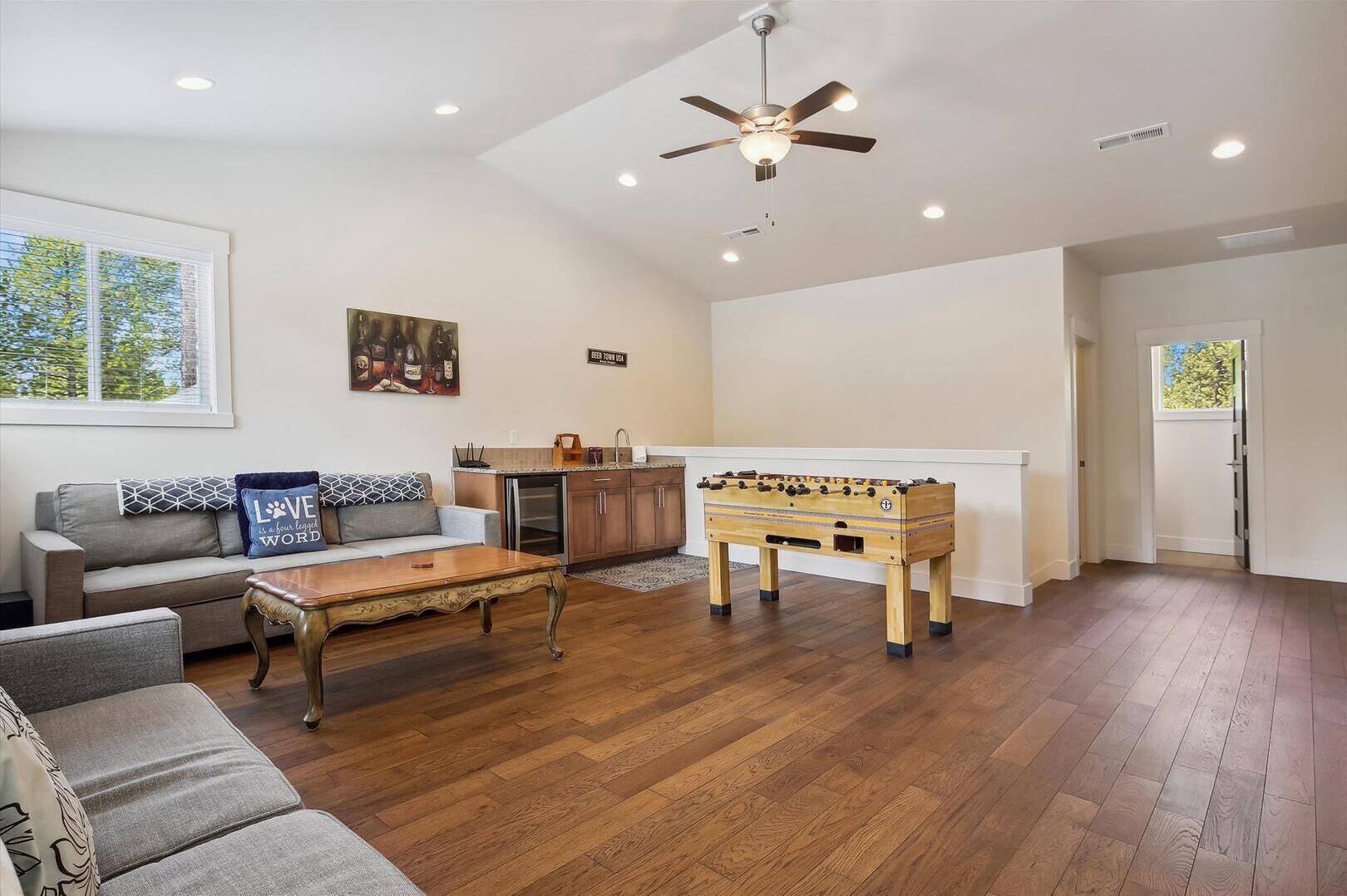 House, Multiple Beds (Downey Hideaway) | Game room