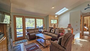 Casa, diversos llits (Oregon Loop 45) | Sala d'estar