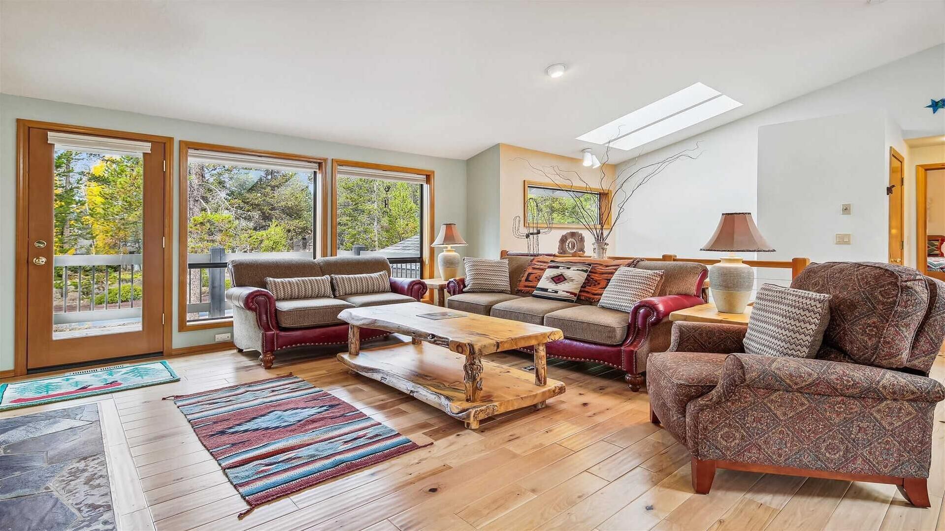 House, Multiple Beds (Oregon Loop 45) | Living area