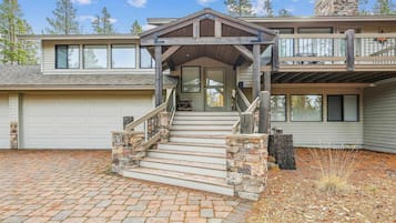 House, Multiple Beds (Oregon Loop 45) | Exterior detail