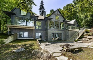Exterior - 7 bed 5 bath cottage on Lake Joseph + Bunkie with an incredible Beach (Port Carling)