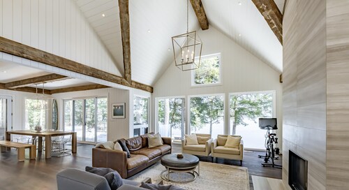 7 bed 5 bath cottage on Lake Joseph + Bunkie with an incredible Beach