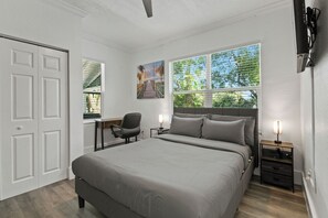 2 室のベッドルーム、アイロン / アイロン台、WiFi、ベッドシーツ