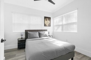 3 bedrooms, iron/ironing board, WiFi, bed sheets - The Heights Collective (Tampa)