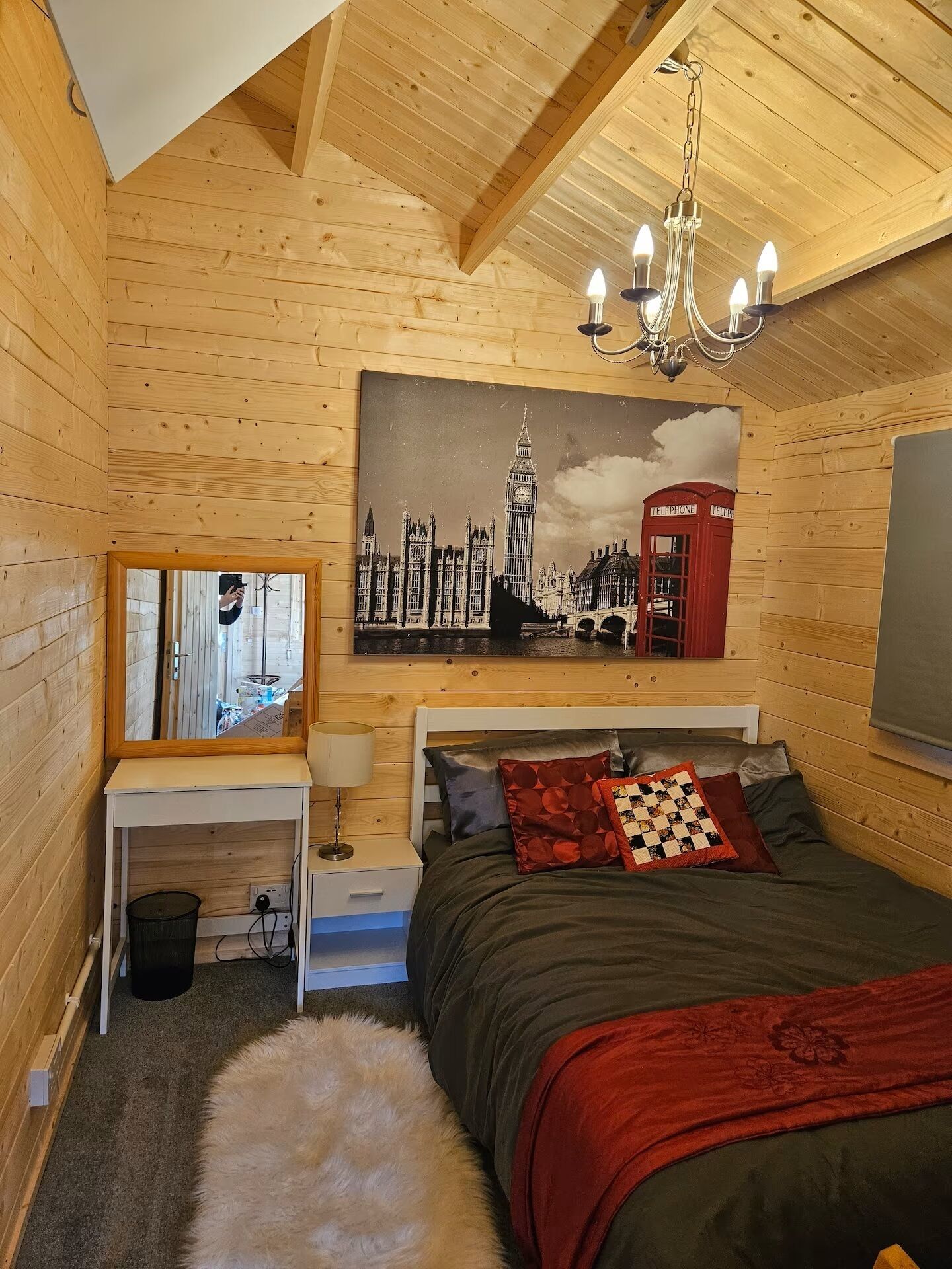 2 bedrooms, travel crib, WiFi, bed sheets