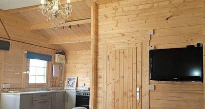 A Cosy cabin retreat - 5 mins away from Windsor and 10 mins from Legoland.
