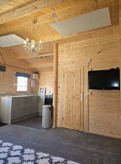 A Cosy cabin retreat - 5 mins away from Windsor and 10 mins from Legoland.