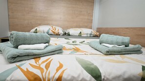 2 bedrooms, free WiFi, bed sheets, wheelchair access - New Pool Front Mobile Home Maris With Sea View (Pirovac)