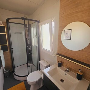 Shower, hair dryer, towels - New Pool Front Mobile Home Maris With Sea View (Pirovac)