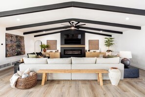 スマートテレビ、暖炉、テレビゲーム