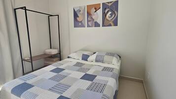 2 quartos, ferros/tábuas de passar roupa, Wi-Fi, roupa de cama