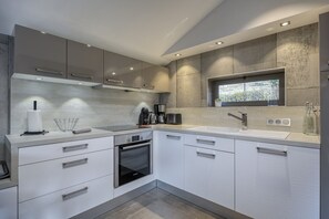 Kühlschrank, Mikrowelle, Ofen, Geschirrspüler