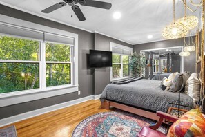 1 slaapkamer, een bureau, een strijkplank/strijkijzer, gratis wifi