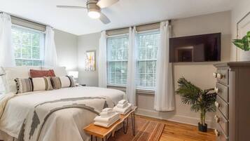 2 habitaciones, escritorio, tabla de planchar con plancha y wifi