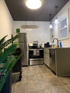 Fridge, microwave, oven, stovetop - The Loft at Magnolia Hill (1 mile to Capitol) (Tallahassee)